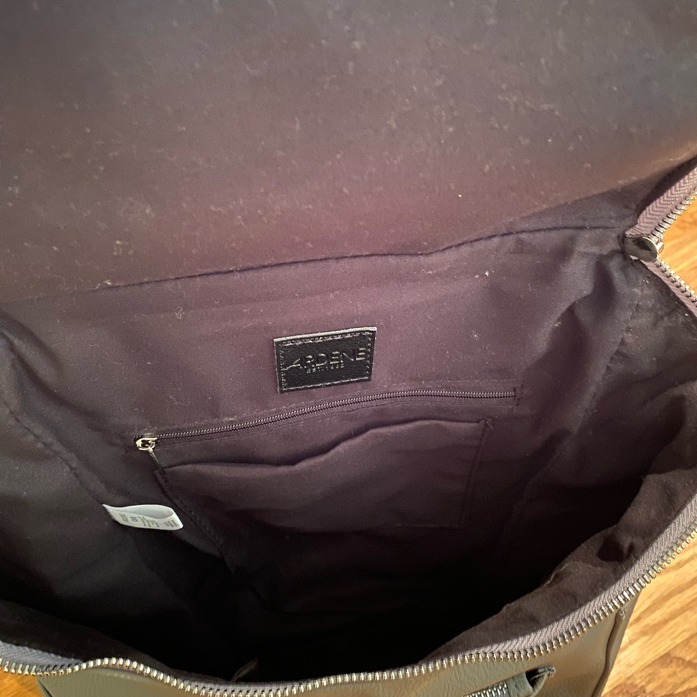 Grey backpack - Picture 3 of 3